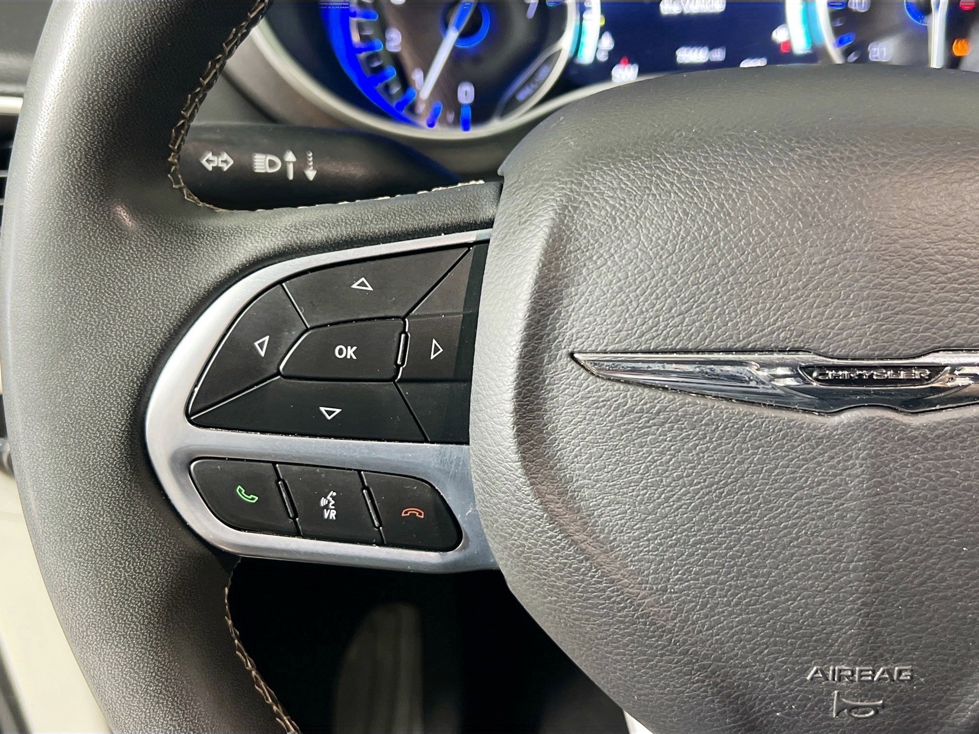 Used 2024 Chrysler Pacifica Touring-L image 18