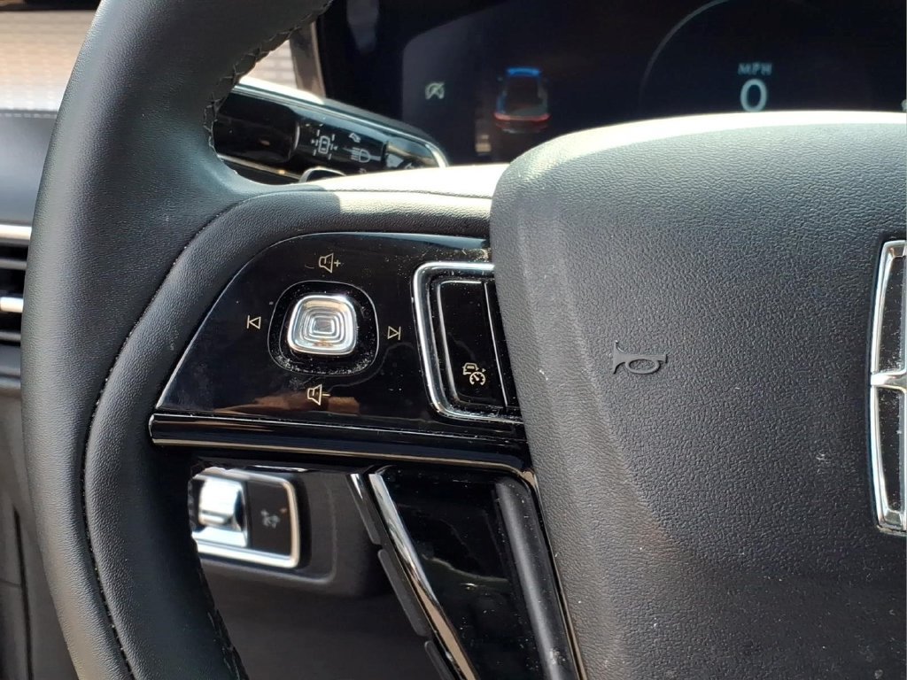 Used 2023 Lincoln Corsair AWD image 6