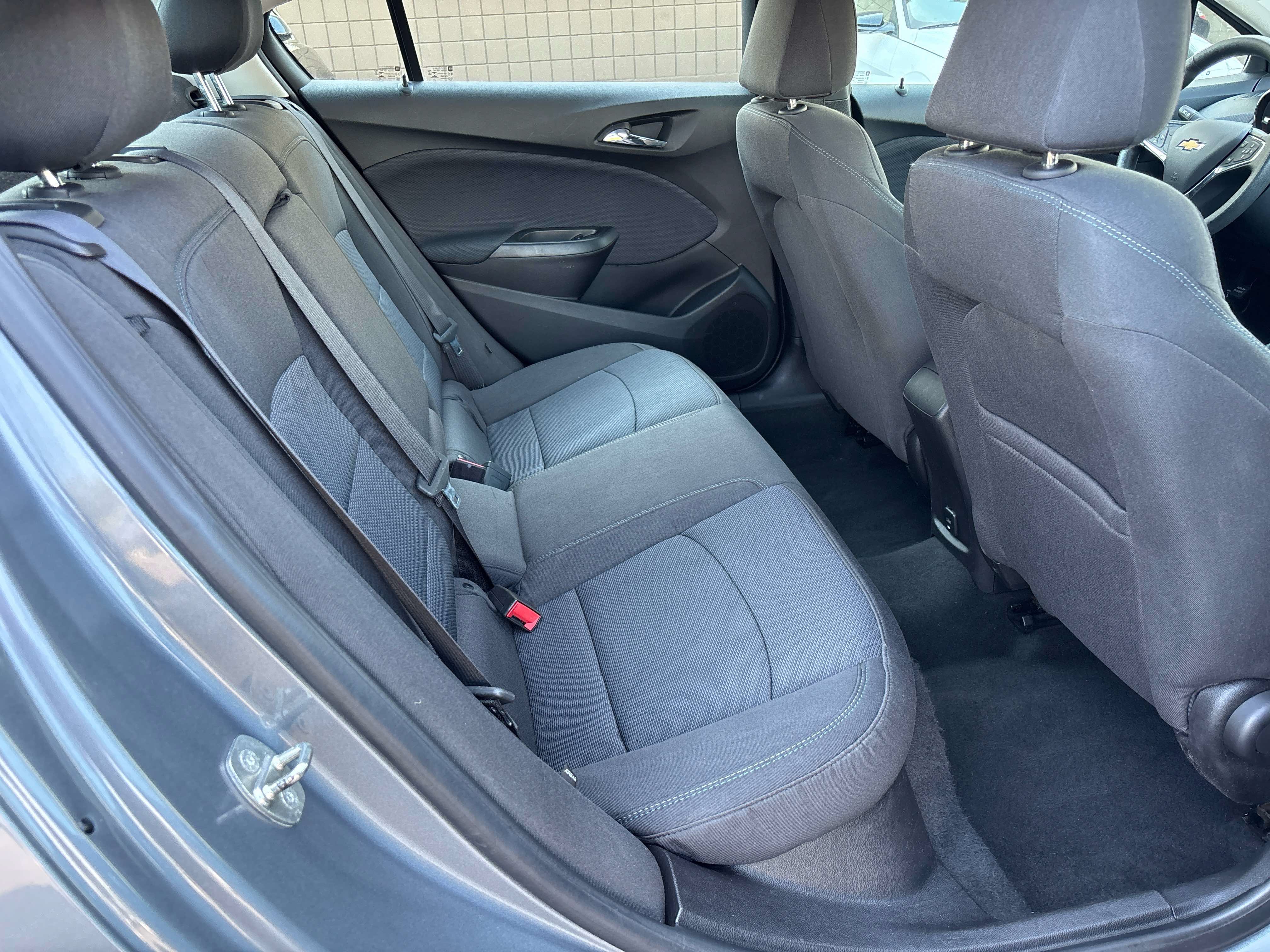 Used 2018 Chevrolet Cruze LT w/ Convenience Package FWD image 11