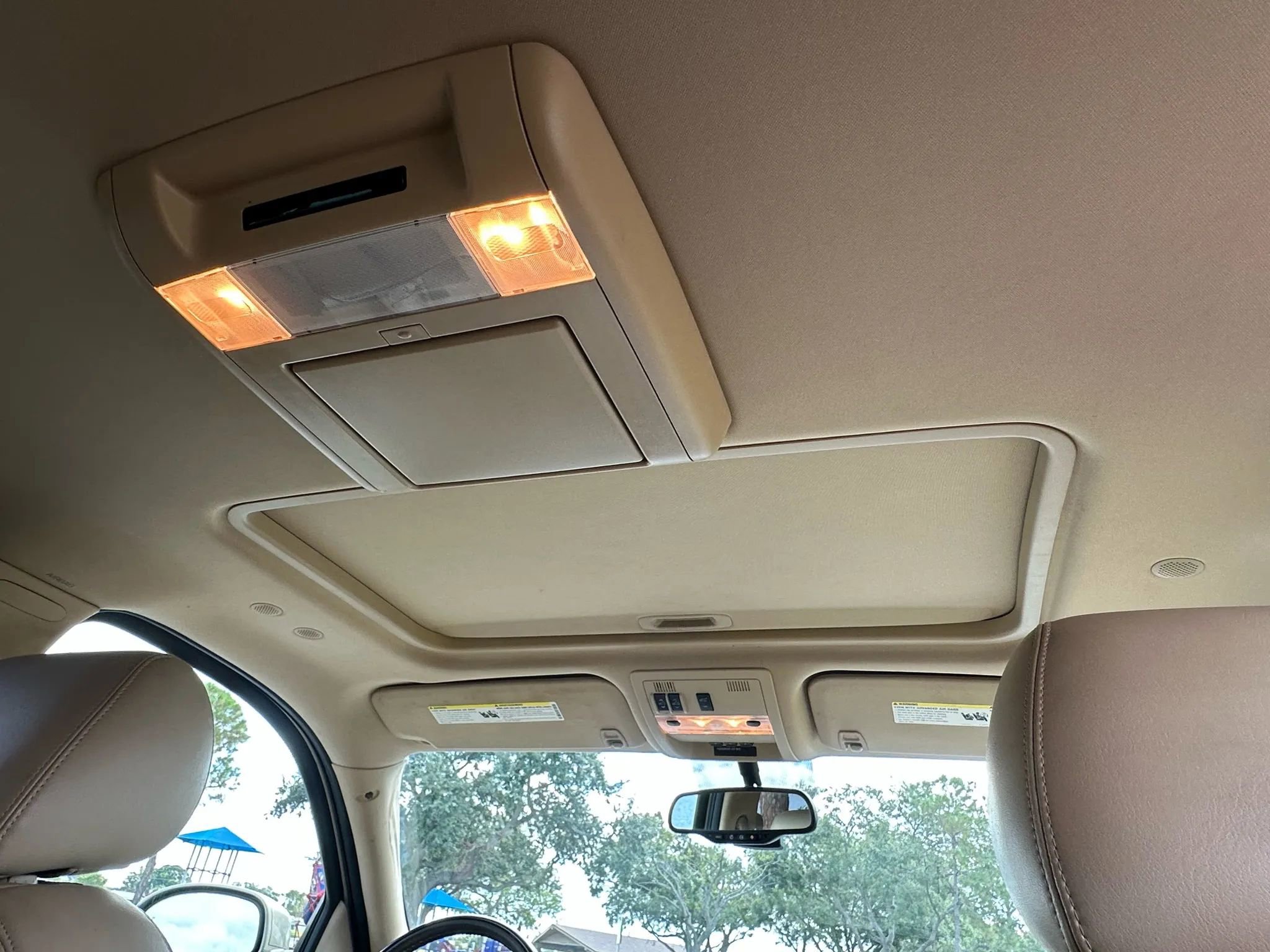 Used 2010 Cadillac Escalade Premium image 25