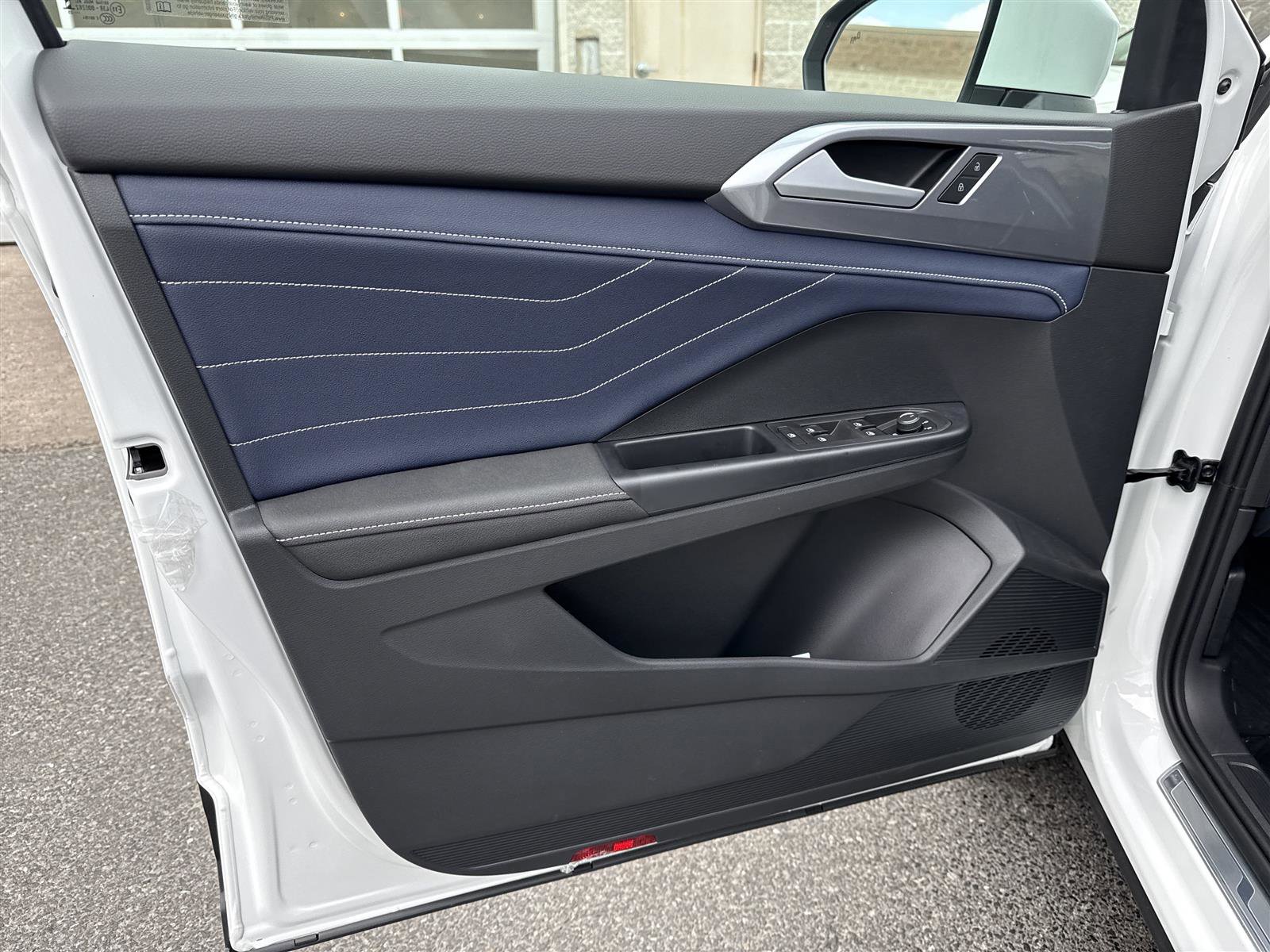 New 2025 Volkswagen Taos SEL image 12