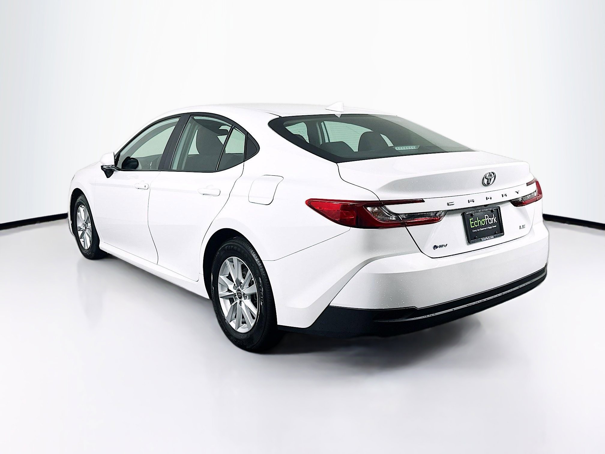 Used 2025 Toyota Camry LE image 5