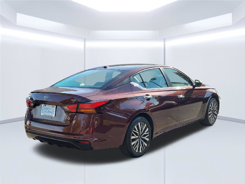 Used 2024 Nissan Altima 2.5 SV FWD image 6