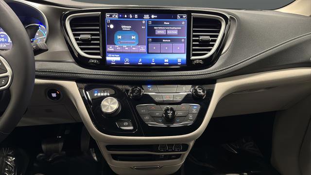 Used 2022 Chrysler Pacifica Touring-L image 12
