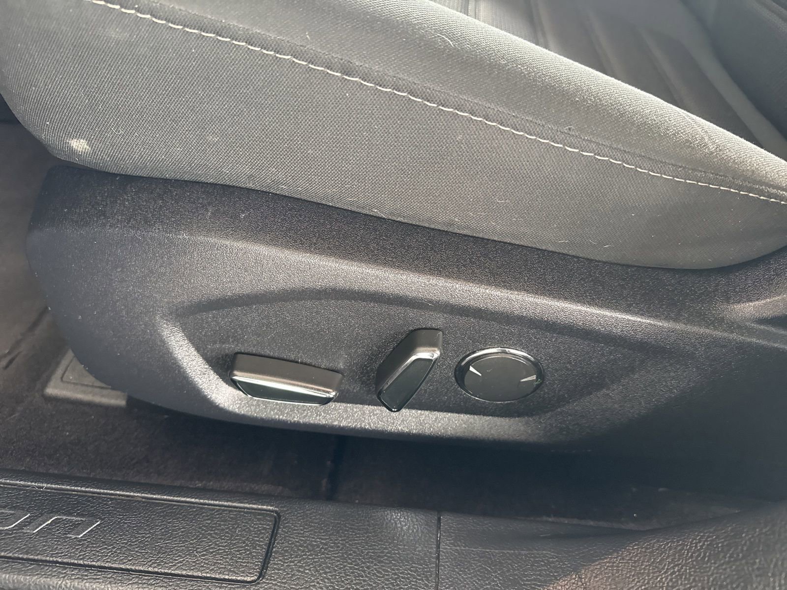 Used 2020 Ford Fusion SE image 17