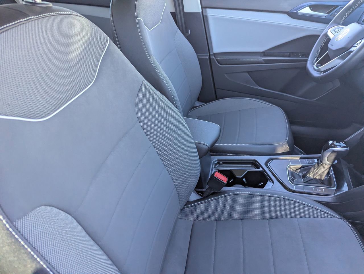 Used 2024 Volkswagen Taos SE w/ Panoramic Sunroof Package FWD image 11