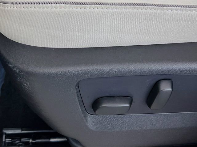 Used 2022 Buick Envision Essence w/ Safety Package image 18