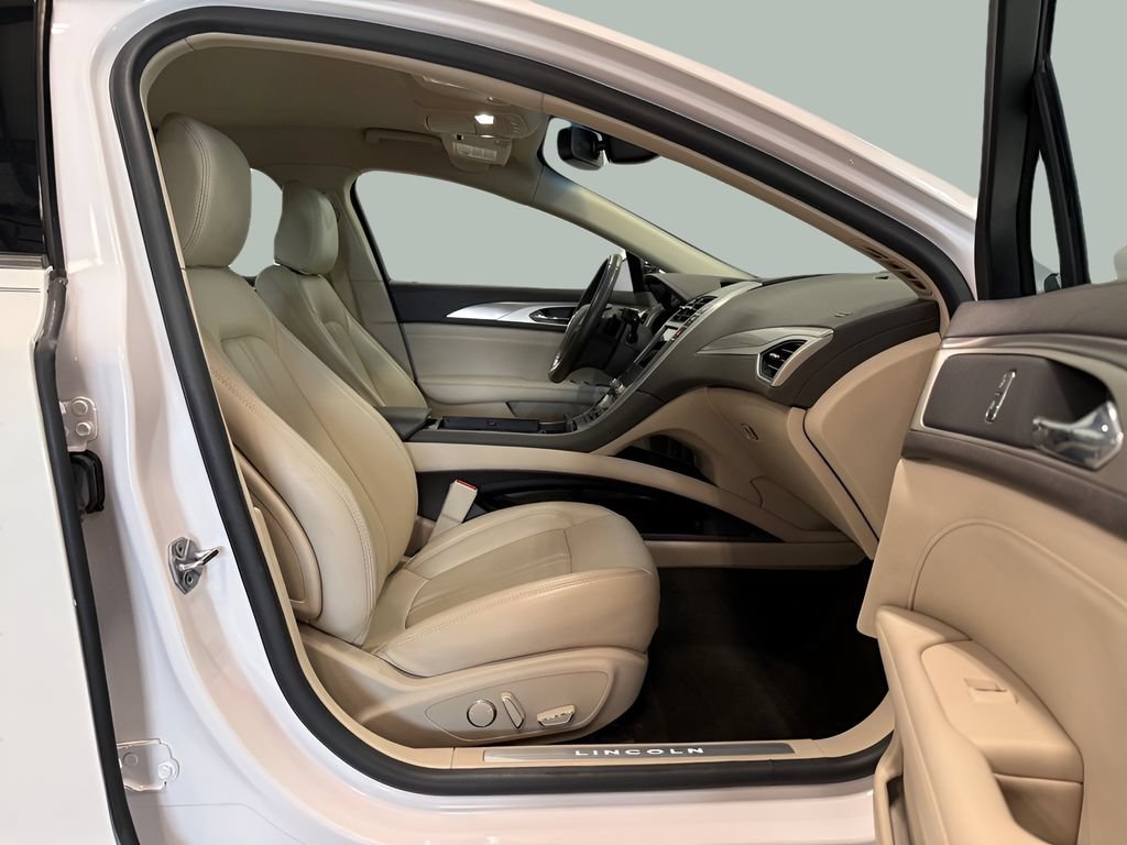 Used 2020 Lincoln MKZ w/ Convenience Package FWD image 30