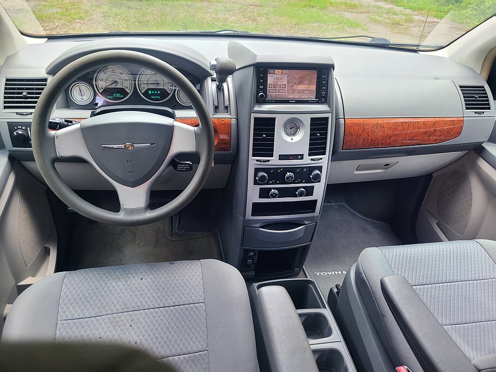 Used 2009 Chrysler Town & Country LX w/ Entertainment Group #1 image 26