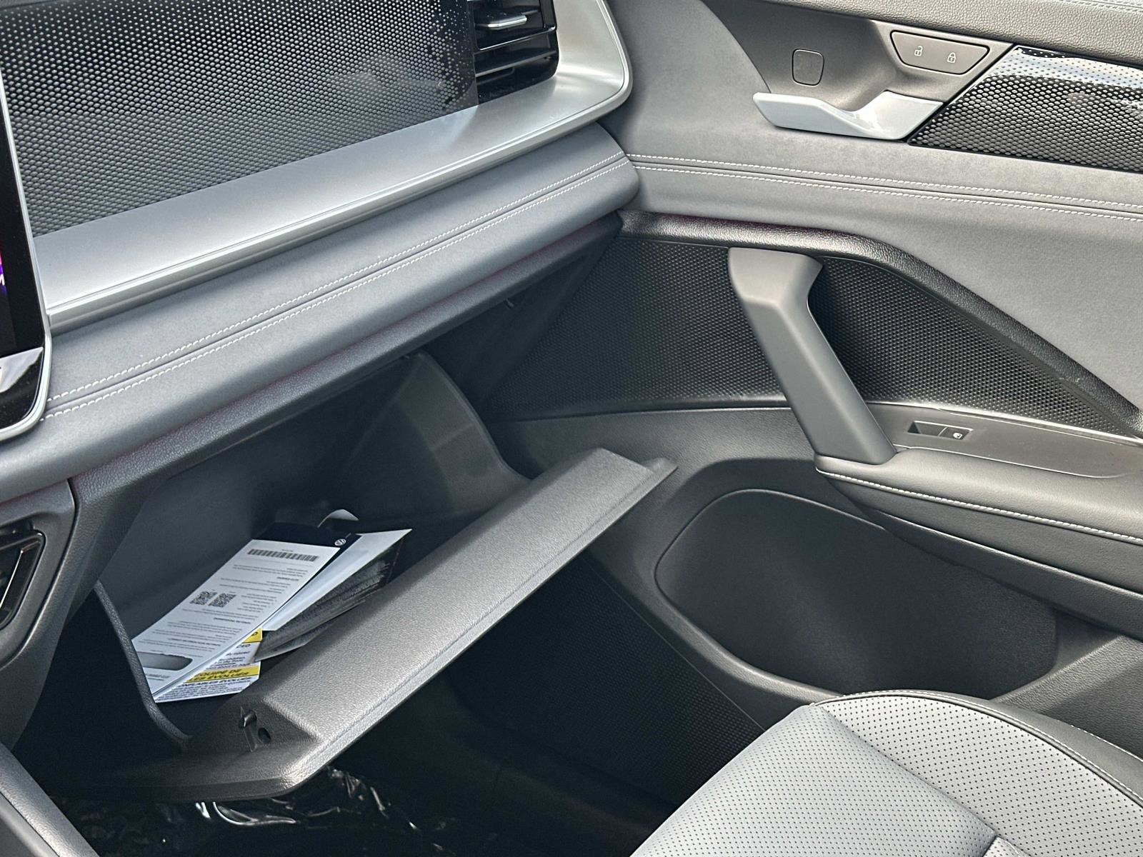 New 2026 Volkswagen Tiguan SE R-Line image 32