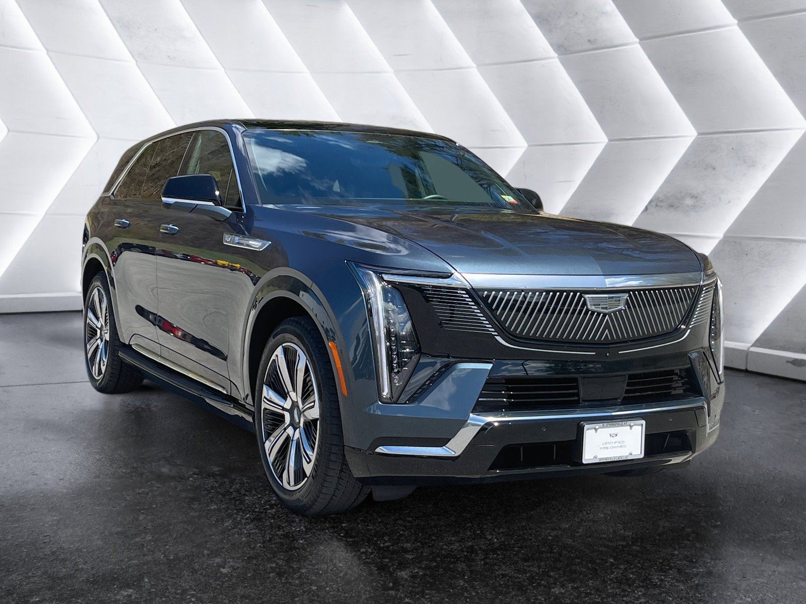 Certified 2025 Cadillac Escalade IQ Luxury 2 w/ LPO, Premium Carpet Package AWD/4WD image 8