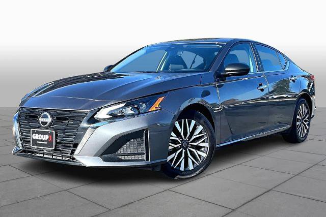 Certified 2025 Nissan Altima 2.5 SV FWD image 1