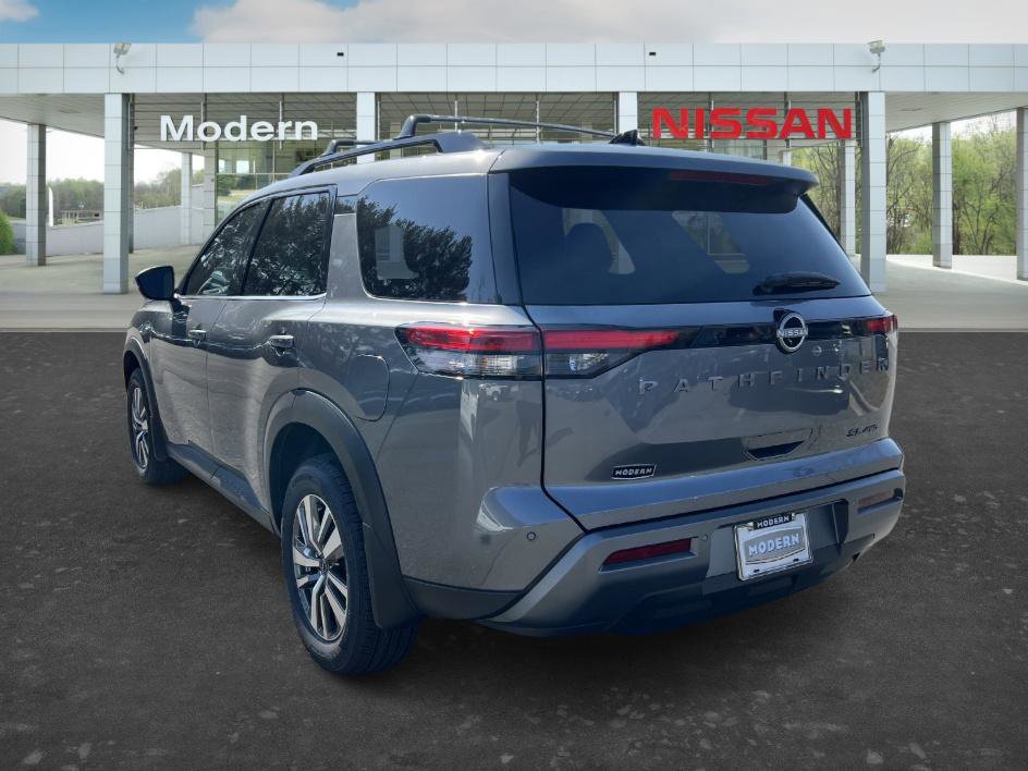 New 2026 Nissan Pathfinder SL image 3