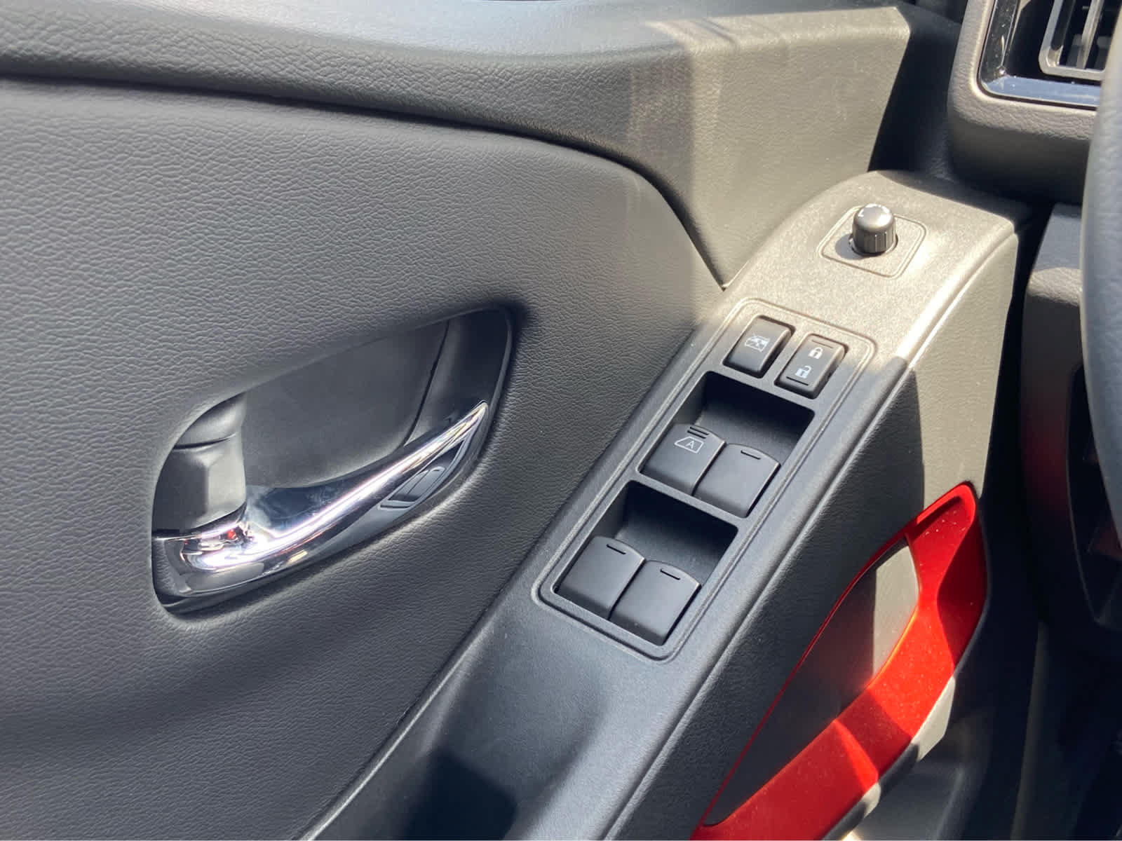 Used 2025 Nissan Frontier PRO-4X w/ Interior Protection Package AWD/4WD image 18