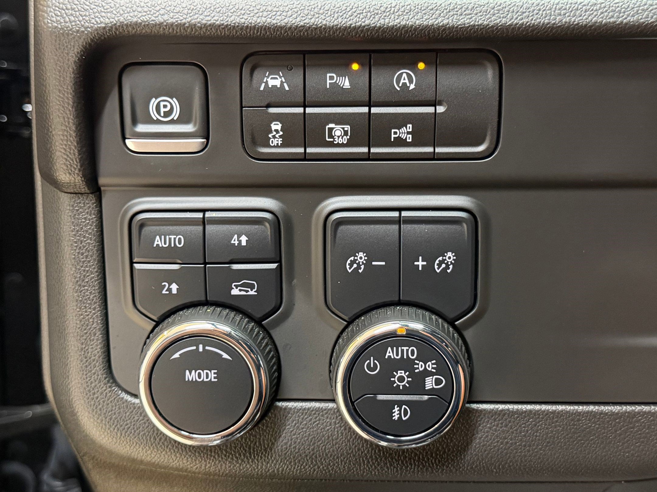 Used 2025 Chevrolet Suburban RST w/ Comfort Package image 18