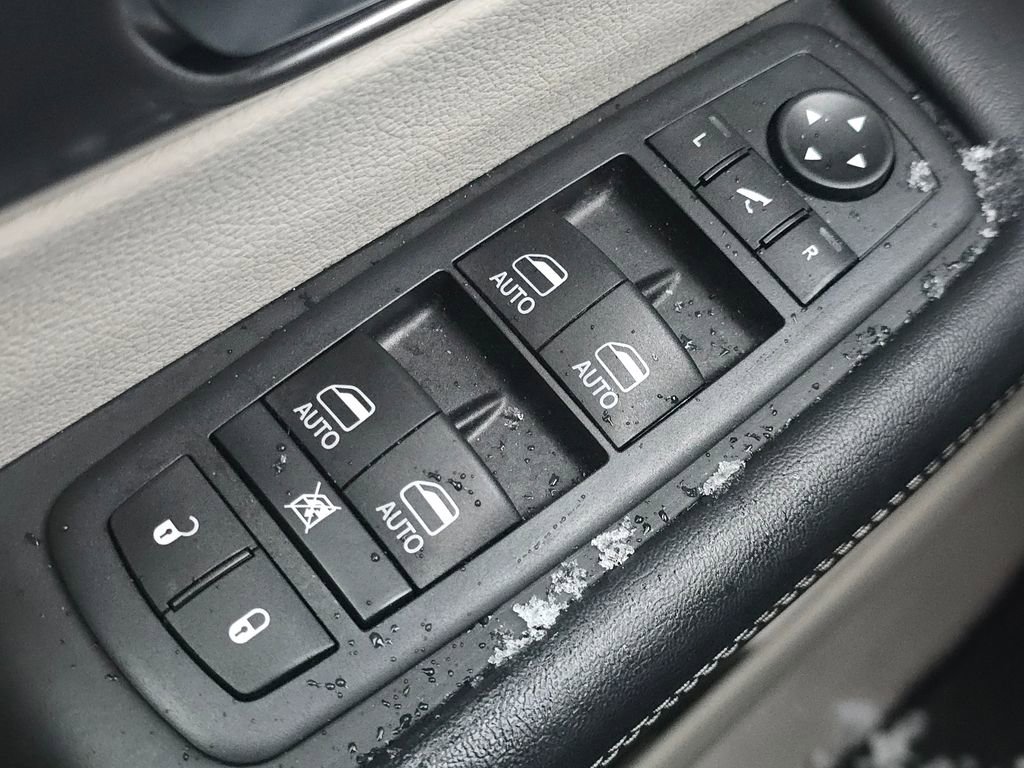 Used 2019 Chrysler Pacifica Limited w/ Tire & Wheel Group image 23