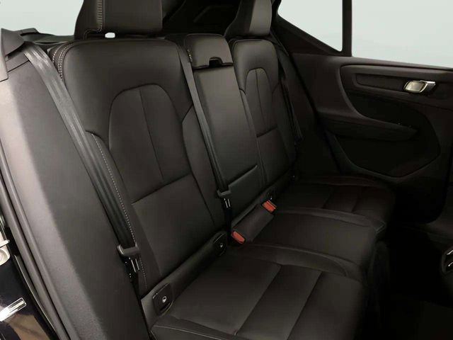 Used 2025 Volvo XC40 B5 Core image 62