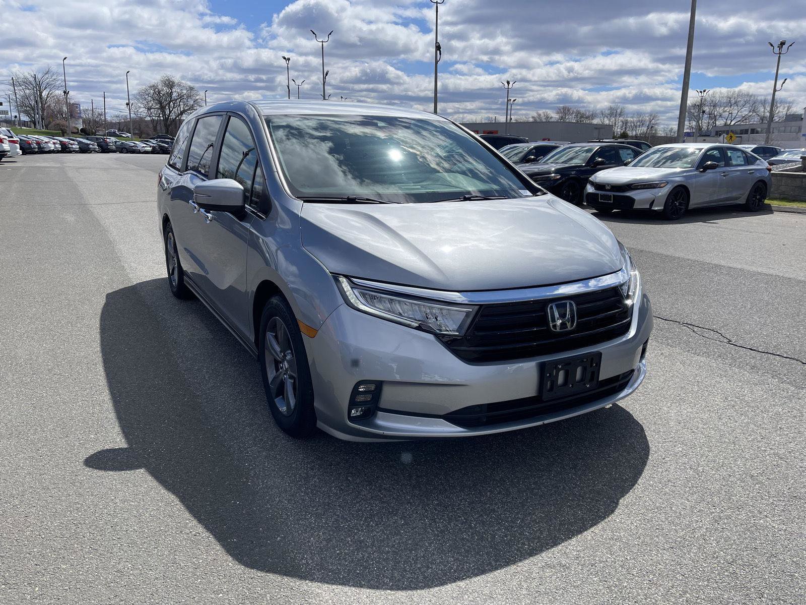 Used 2024 Honda Odyssey EX image 1