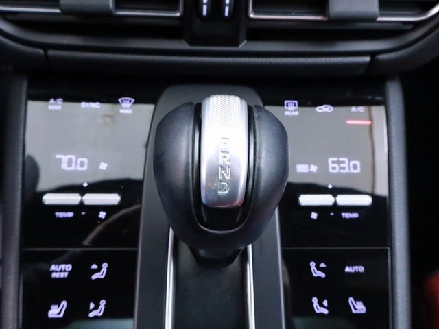 Certified 2024 Porsche Macan AWD/4WD image 34