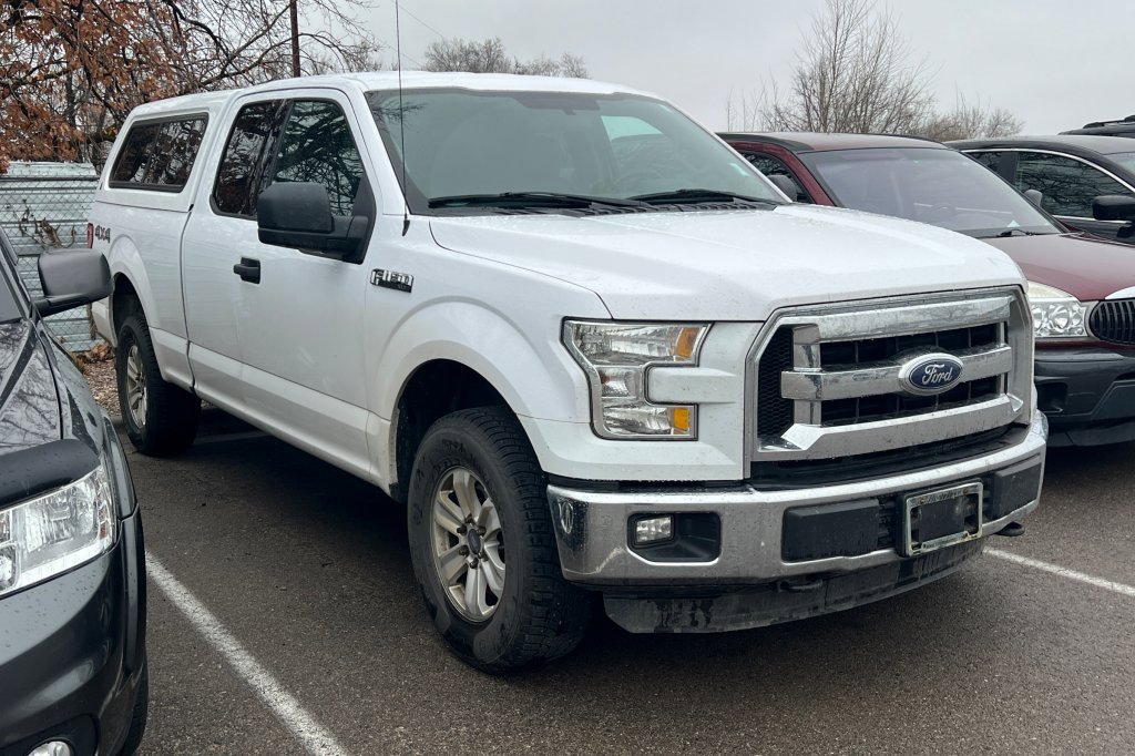 Used 2015 Ford F150 XLT image 2