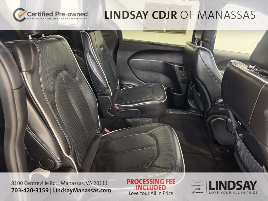 Certified 2025 Chrysler Pacifica Limited FWD image 16