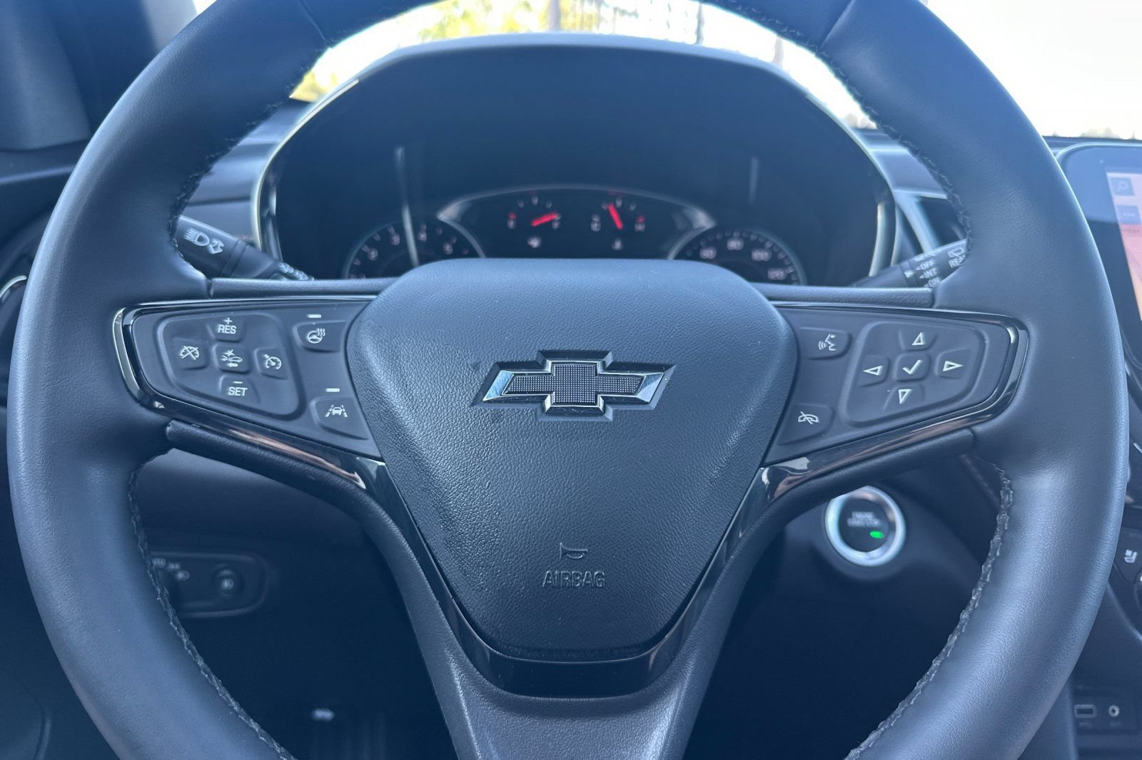 Used 2023 Chevrolet Equinox Premier FWD image 33