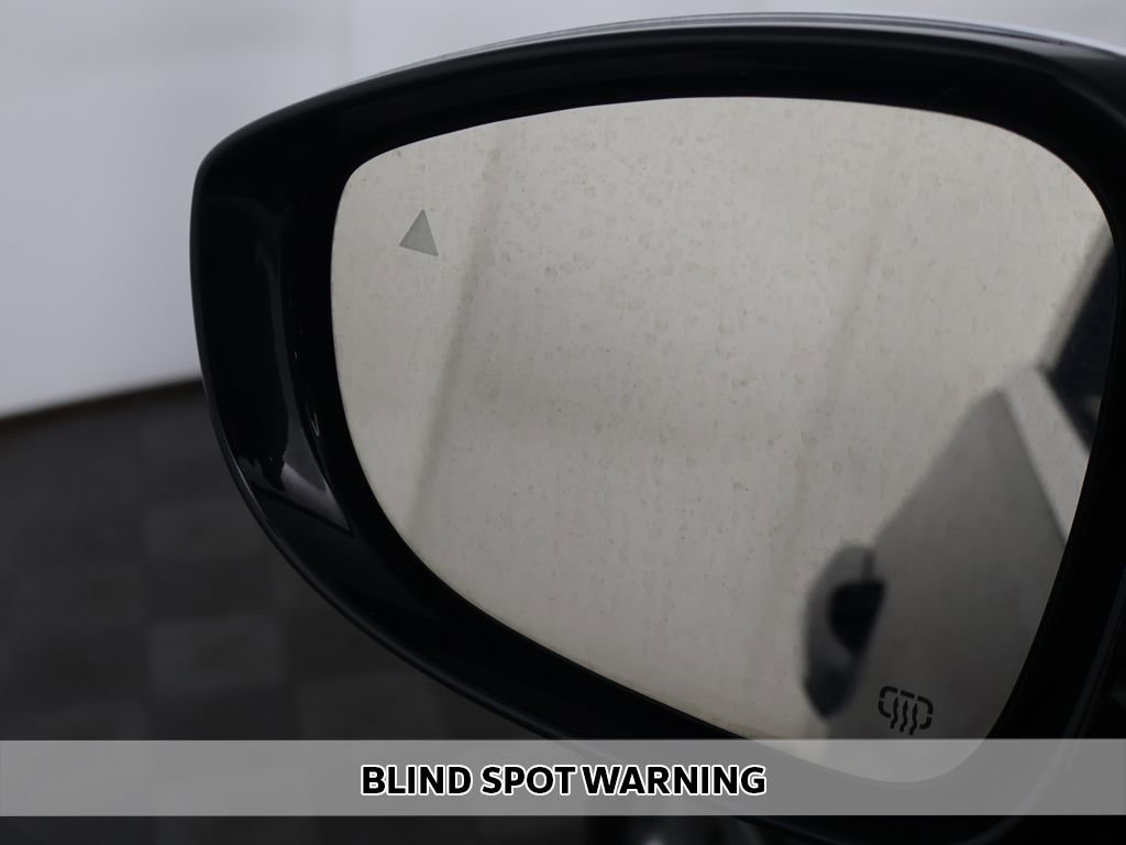 Used 2023 Chrysler Pacifica Limited image 6