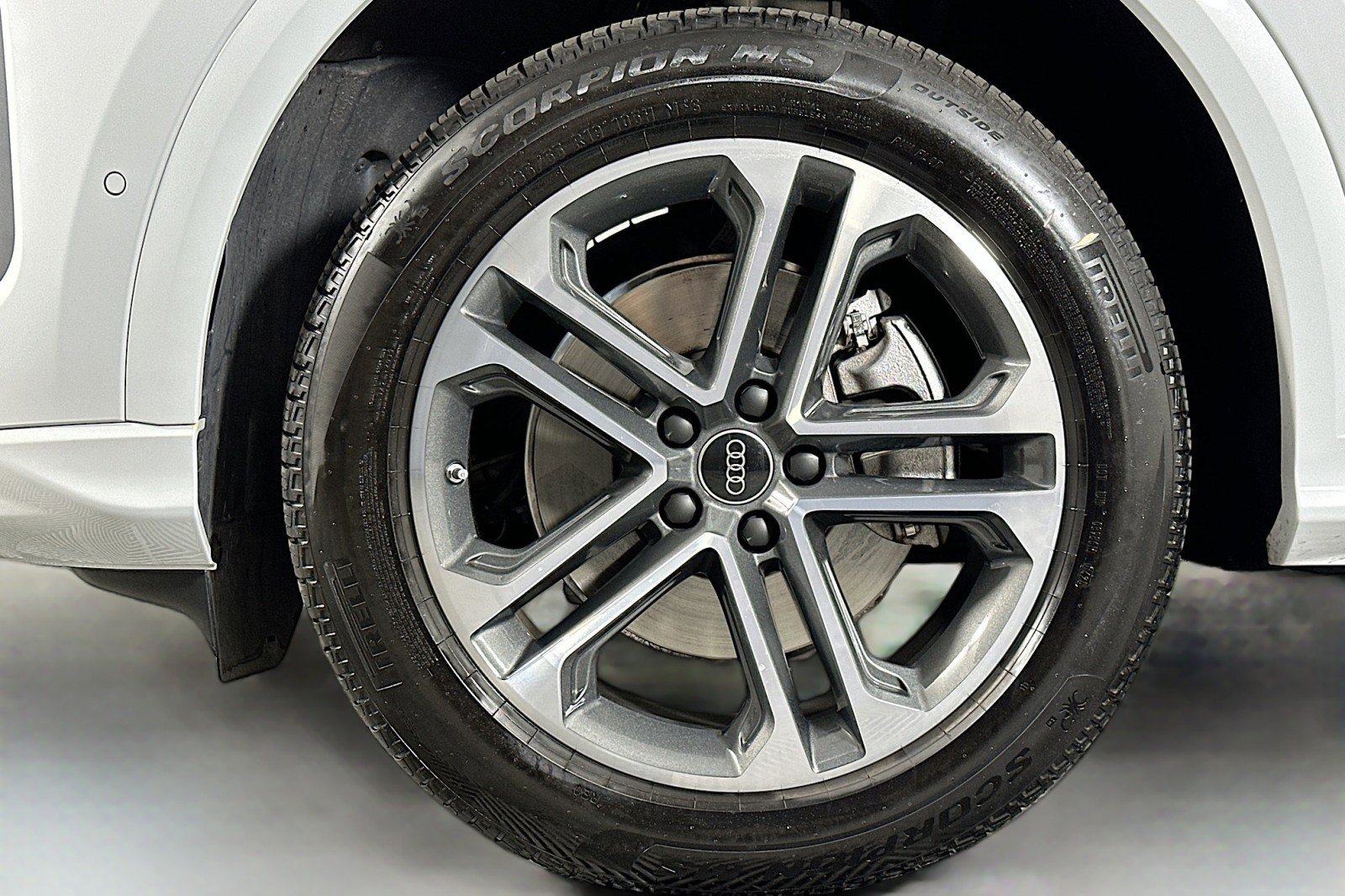 Used 2025 Audi Q5 Premium w/ Convenience Package image 11