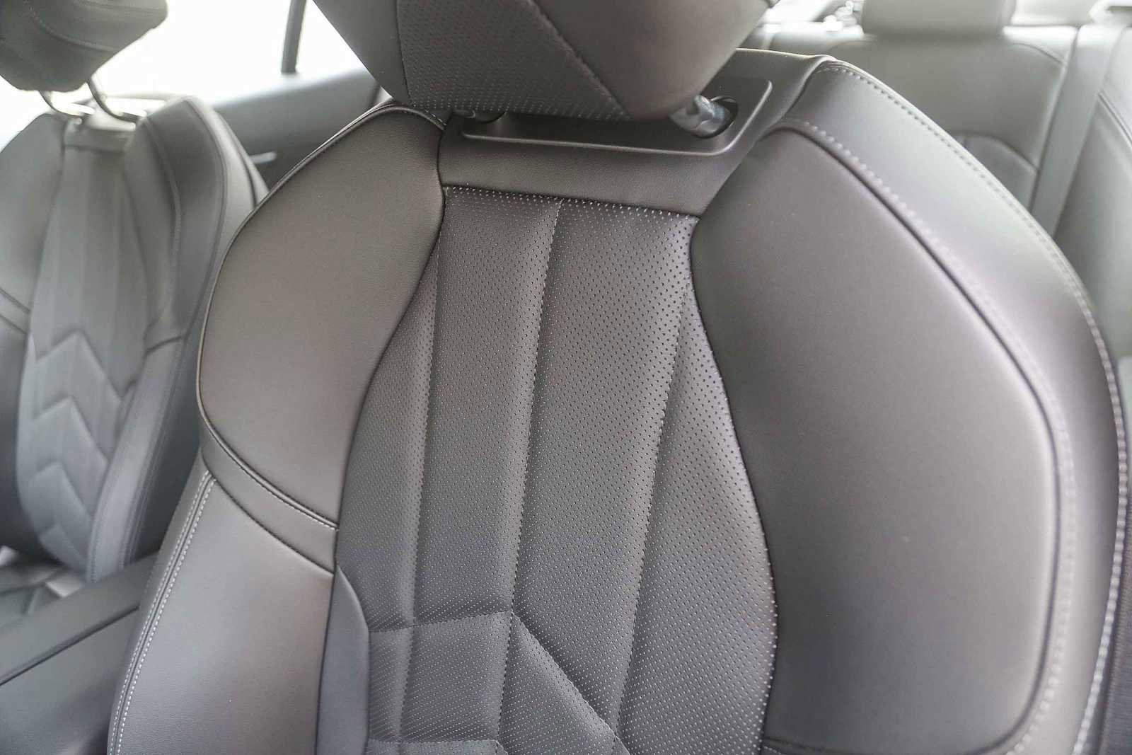 Certified 2025 BMW 530i image 21