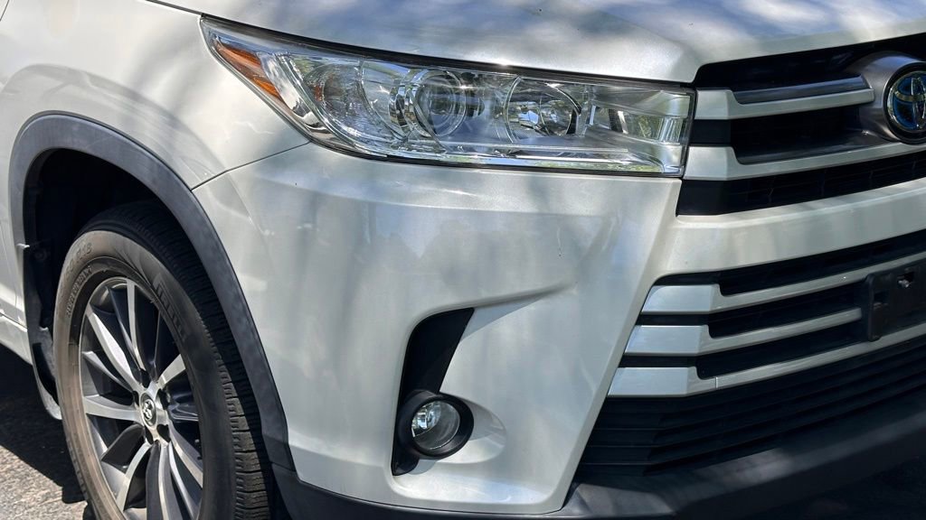 Used 2017 Toyota Highlander XLE AWD/4WD image 2