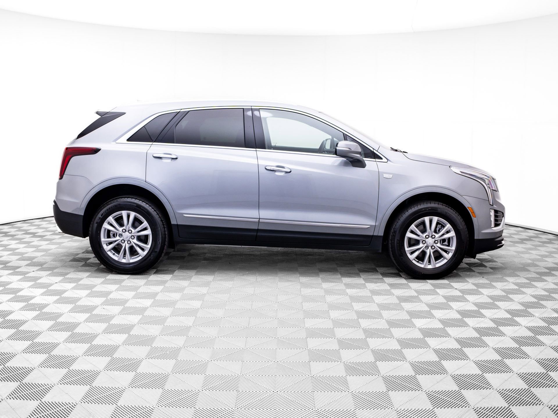 New 2026 Cadillac XT5 Luxury w/ LPO, Floor Liner Package AWD/4WD image 7