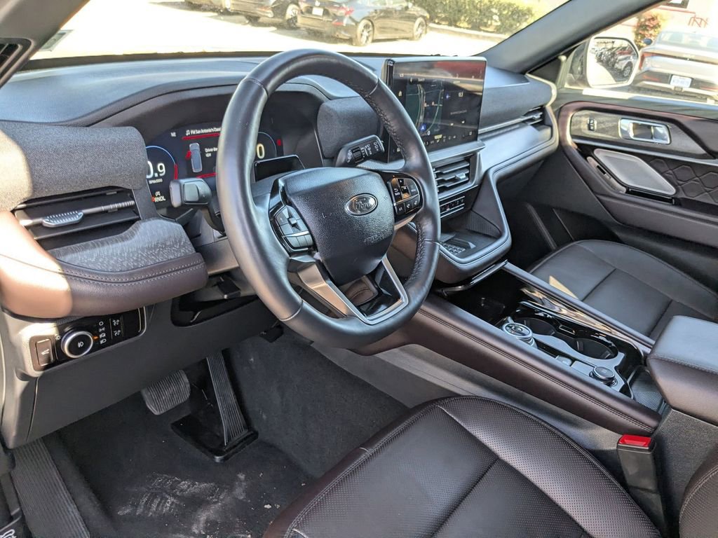 Used 2025 Ford Explorer Platinum w/ LUX Leather Package image 14