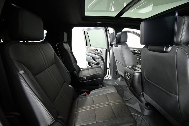 Certified 2025 Chevrolet Suburban High Country image 25