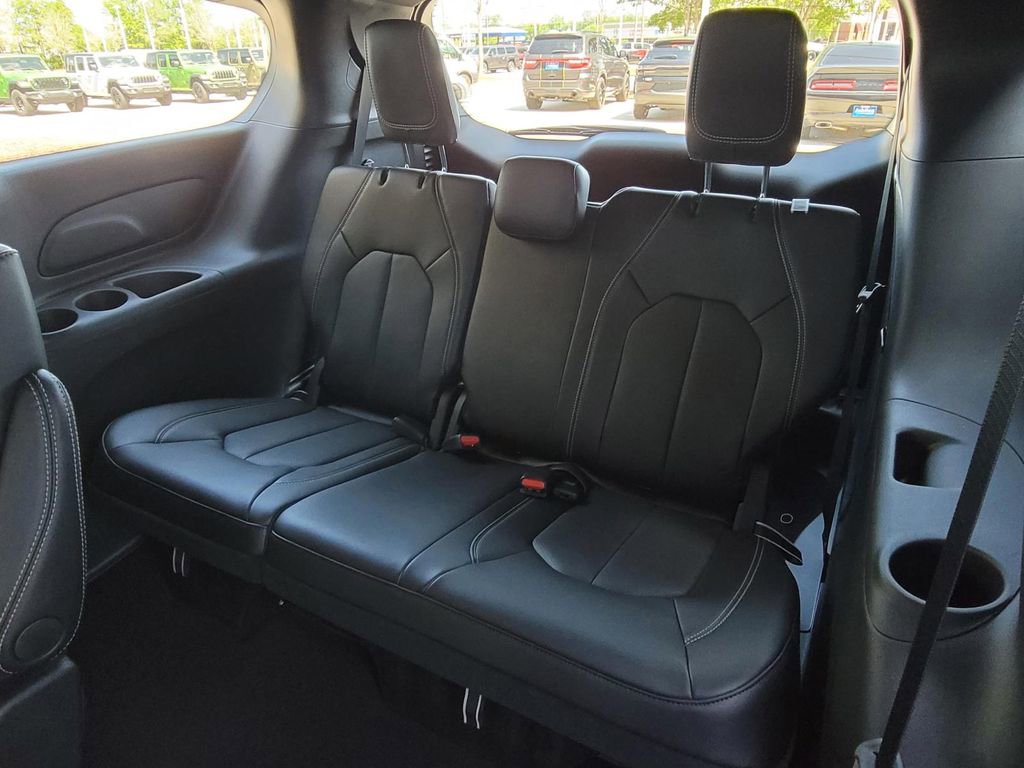 New 2025 Chrysler Pacifica Select FWD image 15