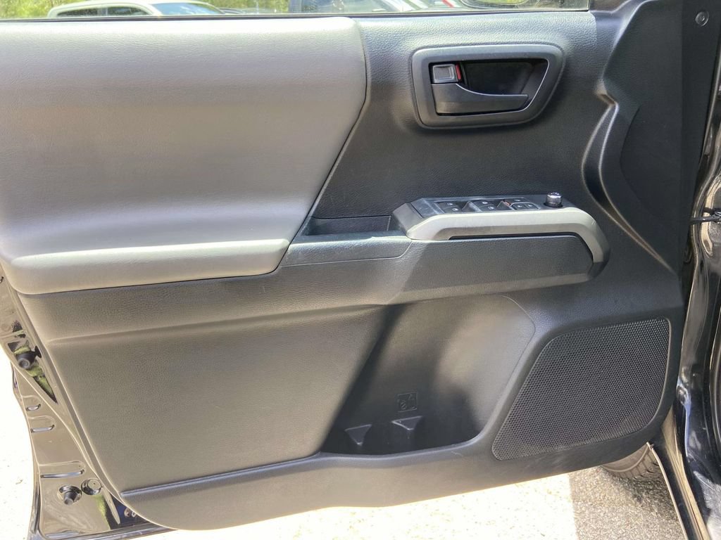 Used 2016 Toyota Tacoma SR5 w/ Towing Package RWD image 12