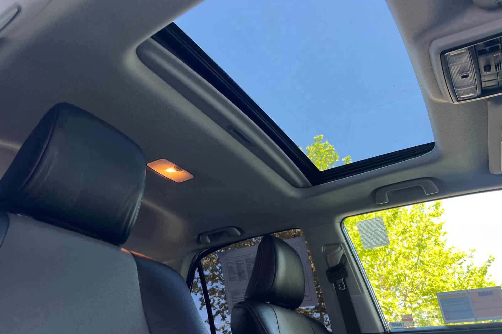 Used 2022 Toyota 4Runner SR5 Premium w/ Moonroof Package AWD/4WD image 18