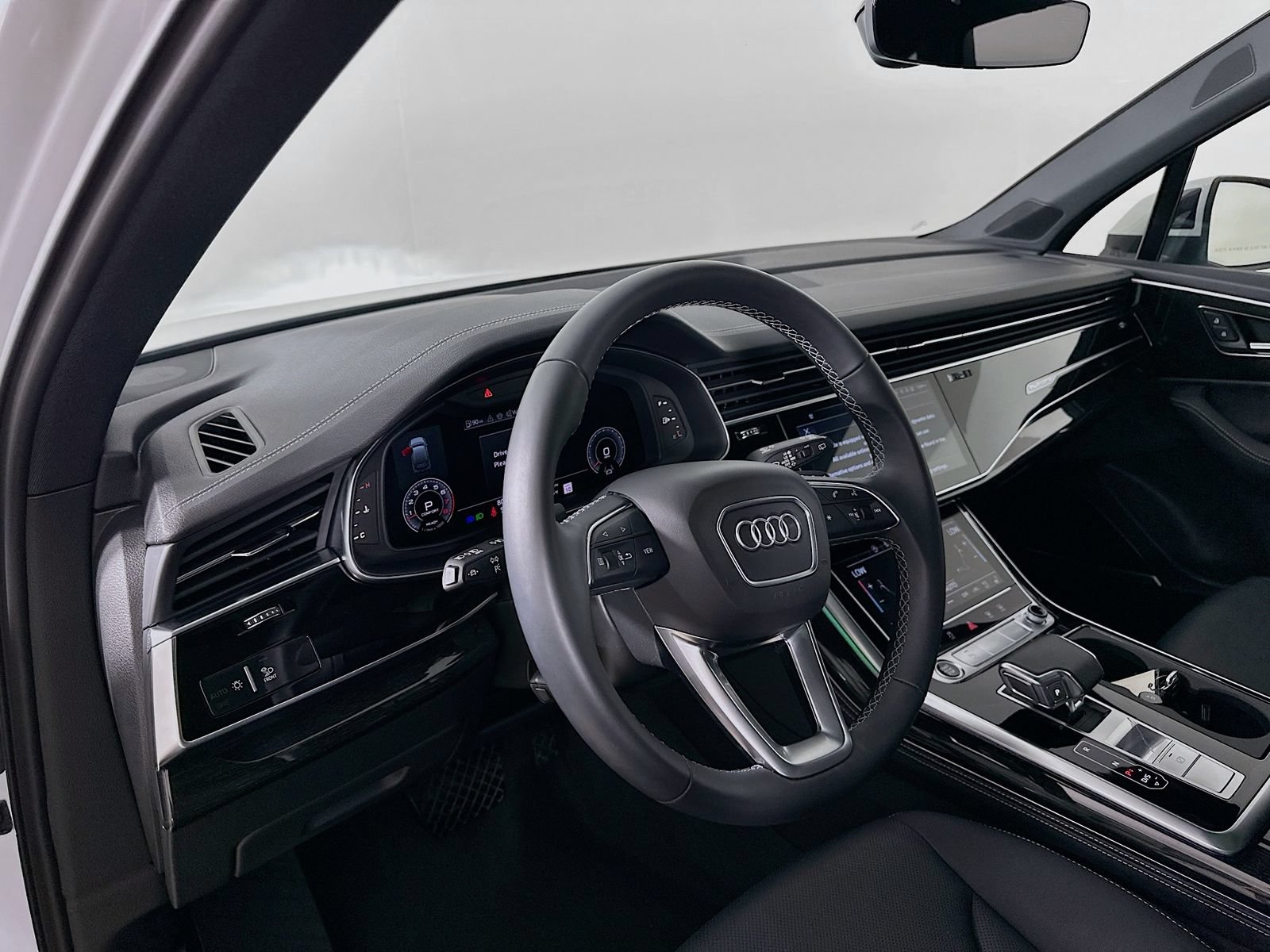Used 2025 Audi Q7 3.0T Premium Plus w/ Premium Plus Package AWD/4WD image 31