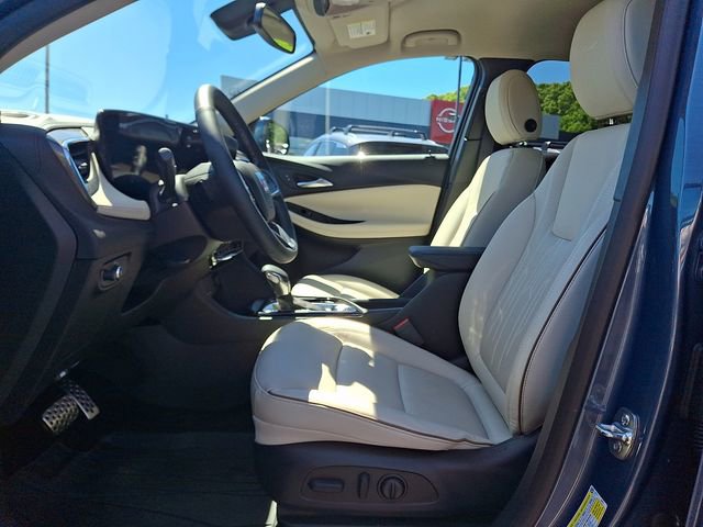Used 2025 Buick Encore GX Avenir w/ Avenir Convenience Package AWD/4WD image 14