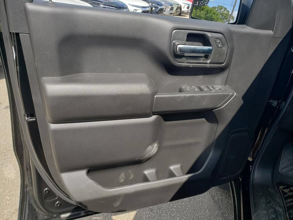 New 2026 Chevrolet Silverado 1500 Custom w/ LPO, Dark Essentials Package AWD/4WD image 13
