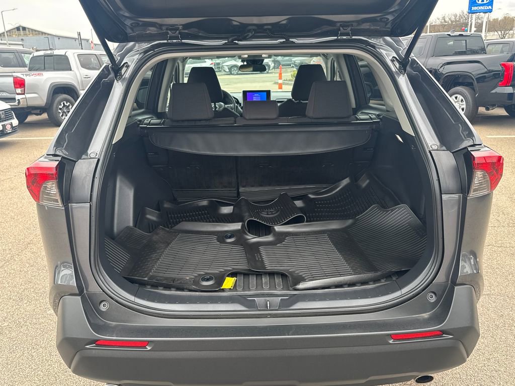 Used 2023 Toyota RAV4 LE AWD/4WD image 7