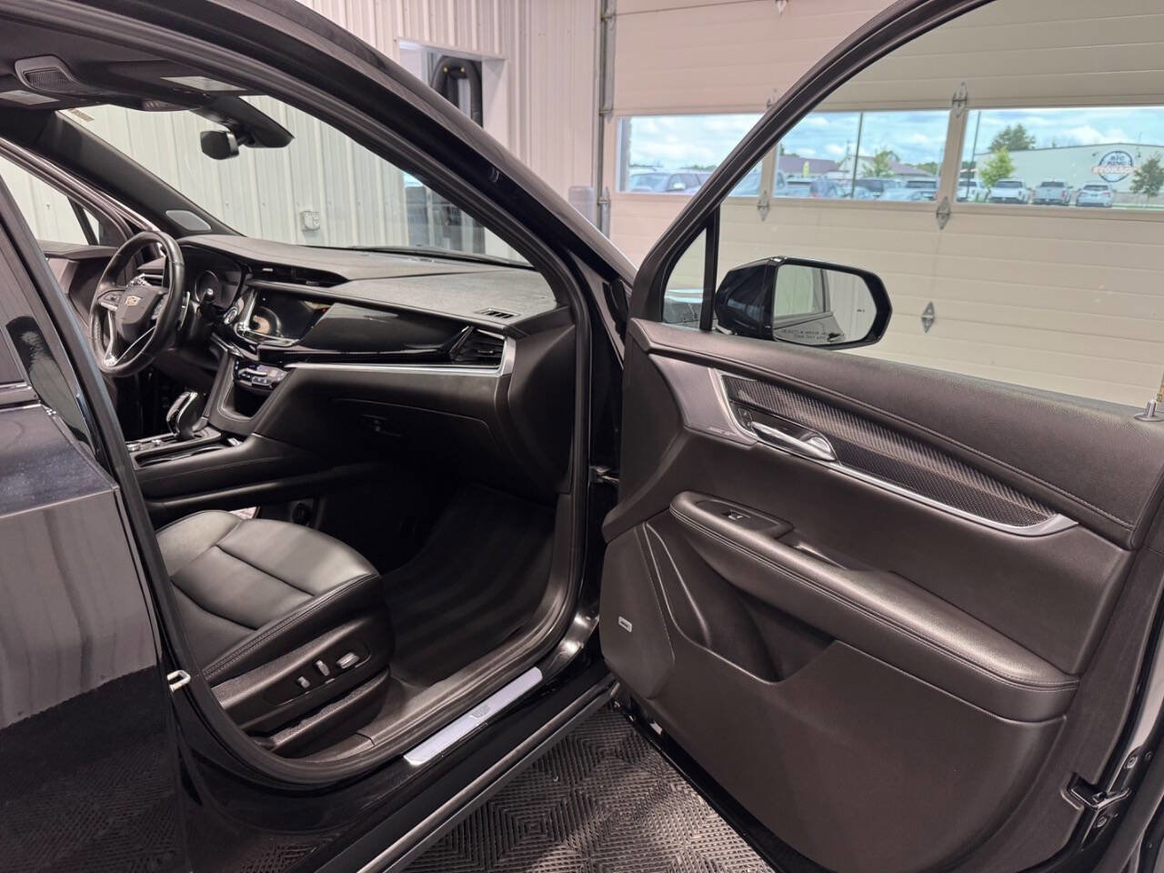 Used 2023 Cadillac XT6 Sport image 28