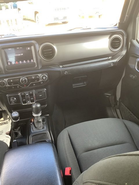 Certified 2021 Jeep Gladiator Sport AWD/4WD image 17
