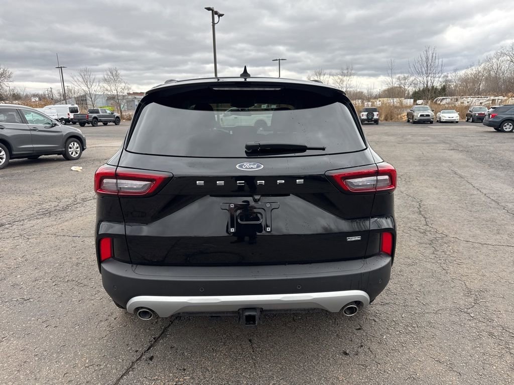 Used 2025 Ford Escape SE w/ Class II Trailer Tow Package FWD image 18