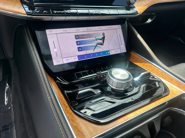 Used 2022 Jeep Grand Wagoneer Series III w/ Flexible Seating Group AWD/4WD image 22