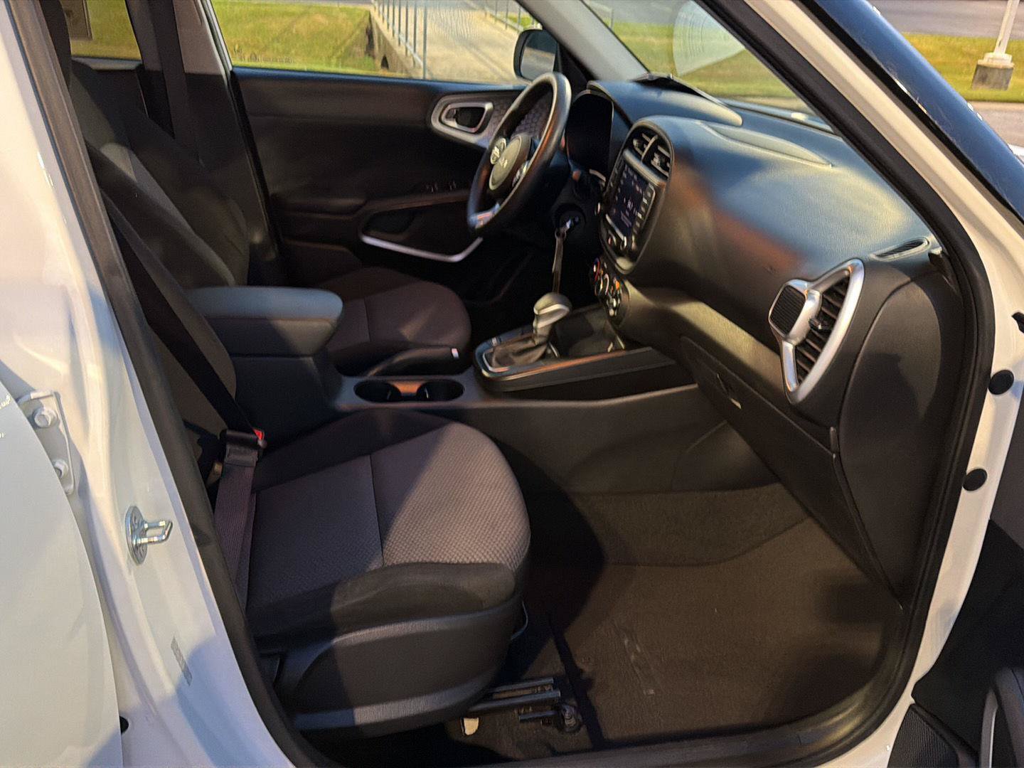 Used 2024 Kia Soul LX w/ Option Group 015 FWD image 13