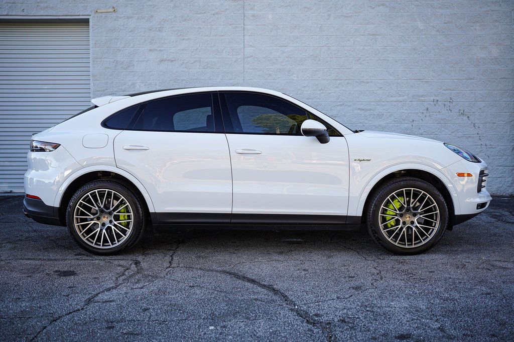 Used 2023 Porsche Cayenne Platinum Edition image 18
