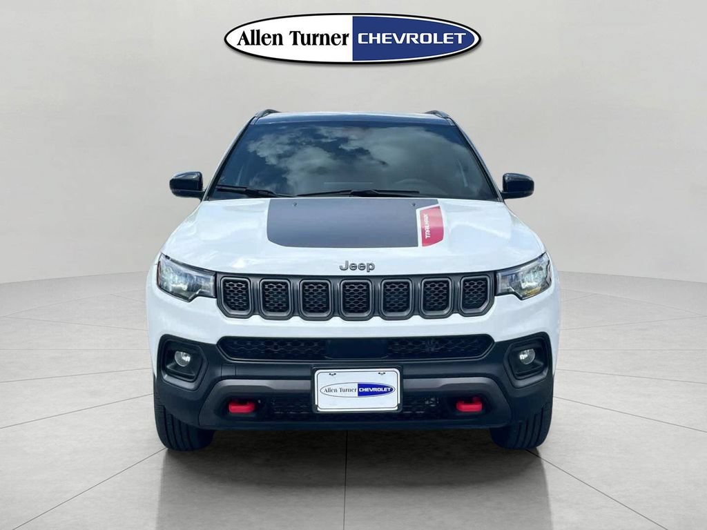 Used 2023 Jeep Compass Trailhawk AWD/4WD image 2