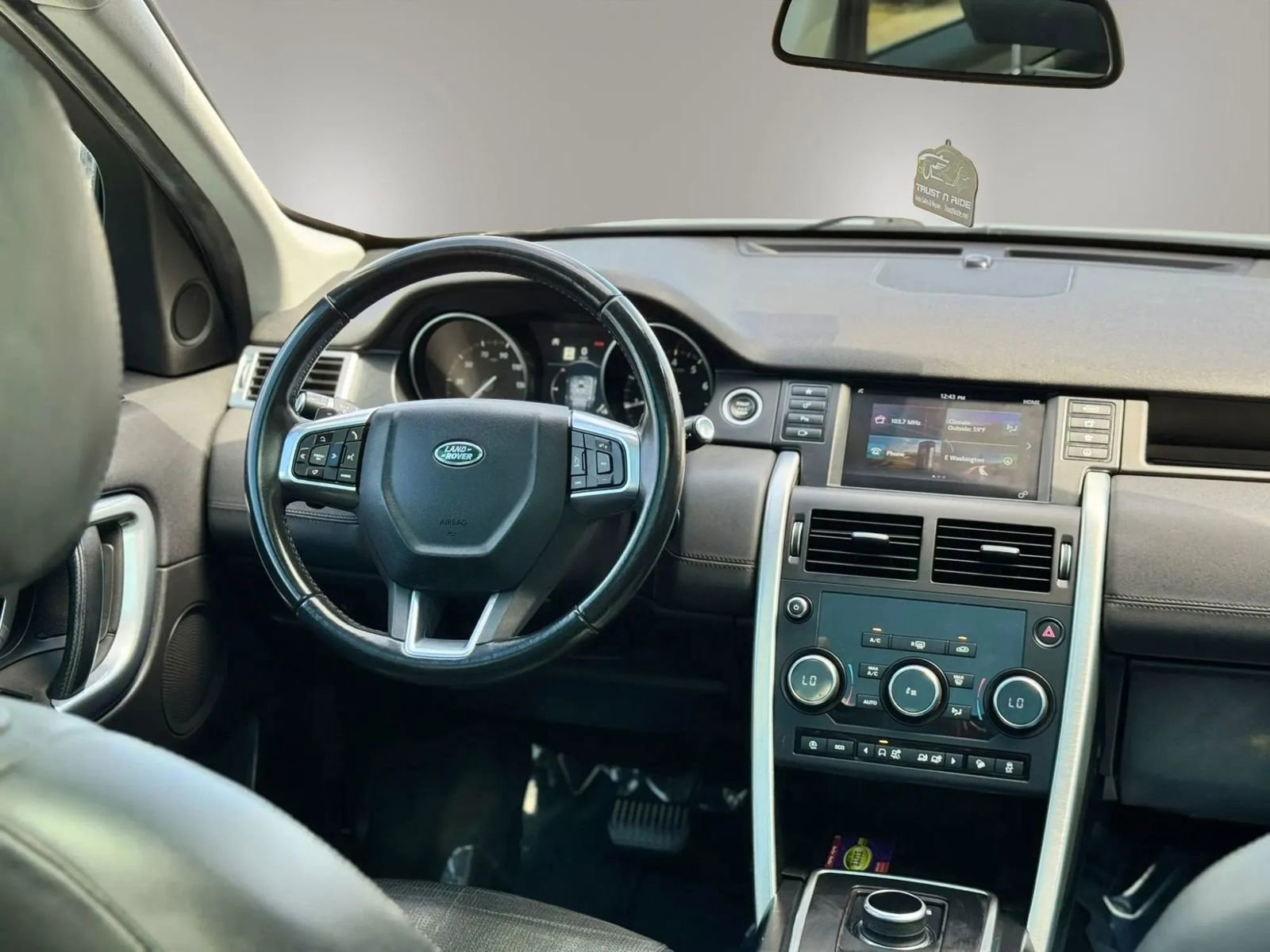 Used 2018 Land Rover Discovery Sport HSE image 27