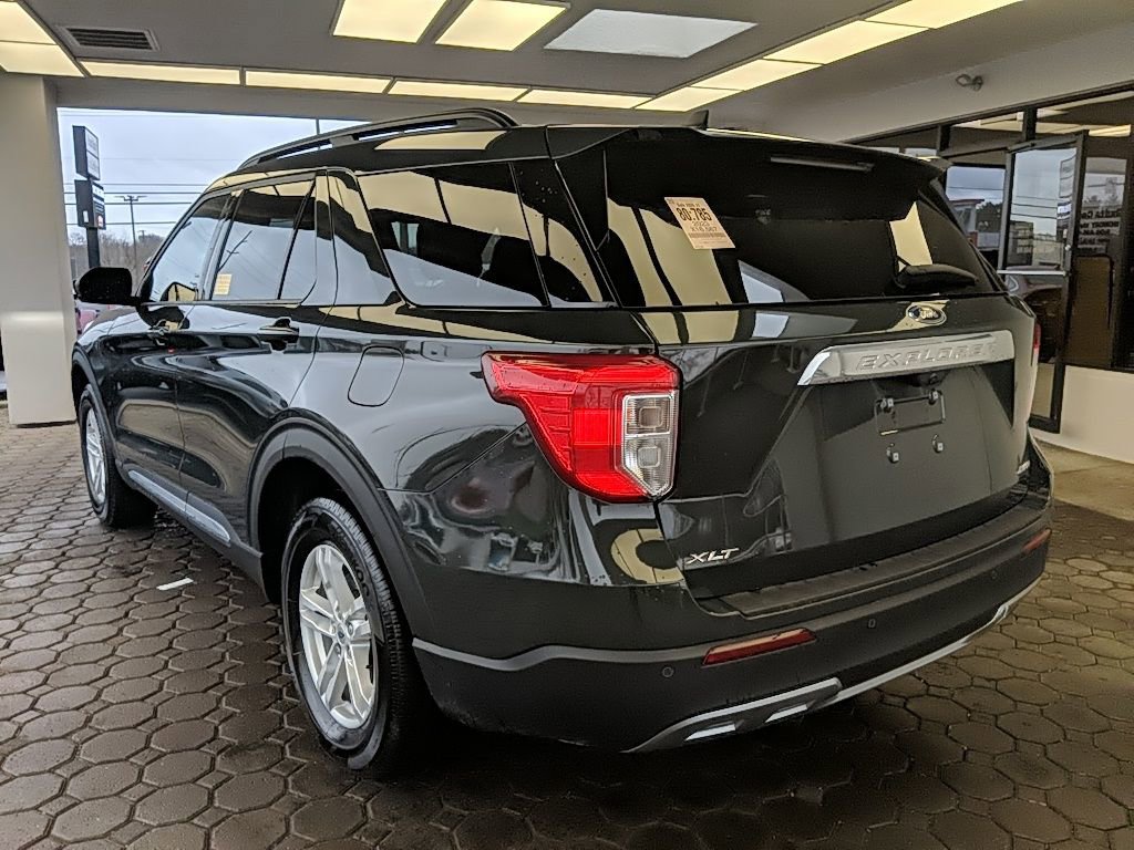 Used 2023 Ford Explorer XLT w/ Equipment Group 202A image 9