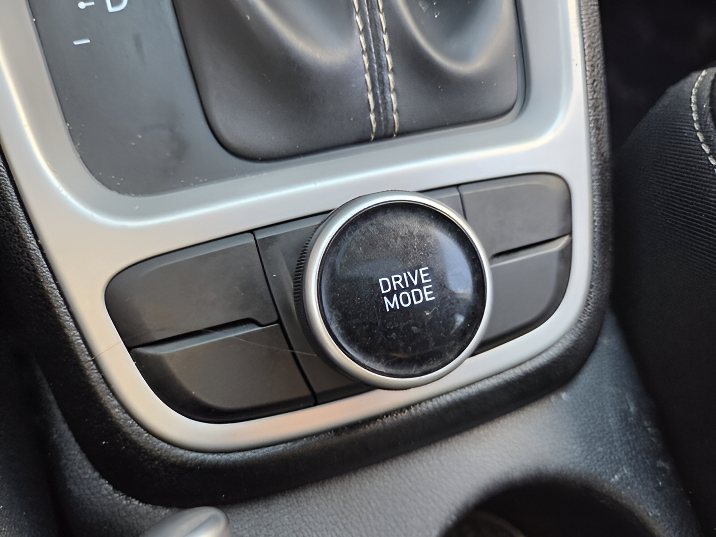 Used 2025 Hyundai Venue SEL FWD image 19